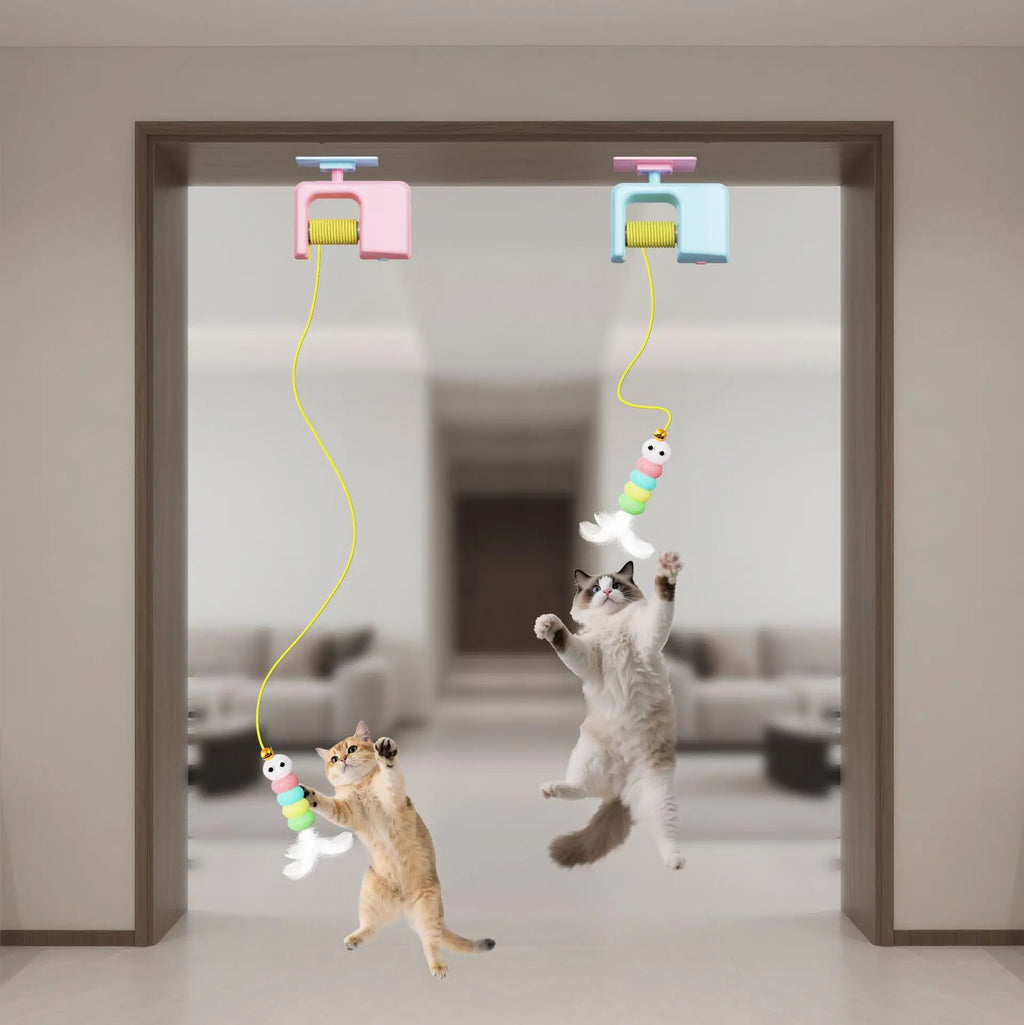 Brinquedo Automático para Gatos com Penas e Duas Cordas para Pendurar na Porta
